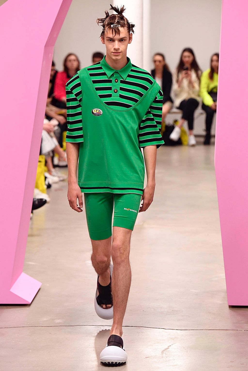 Fashion Week Paris Spring/Summer 2020 look 1 de la collection Angus Chiang menswear