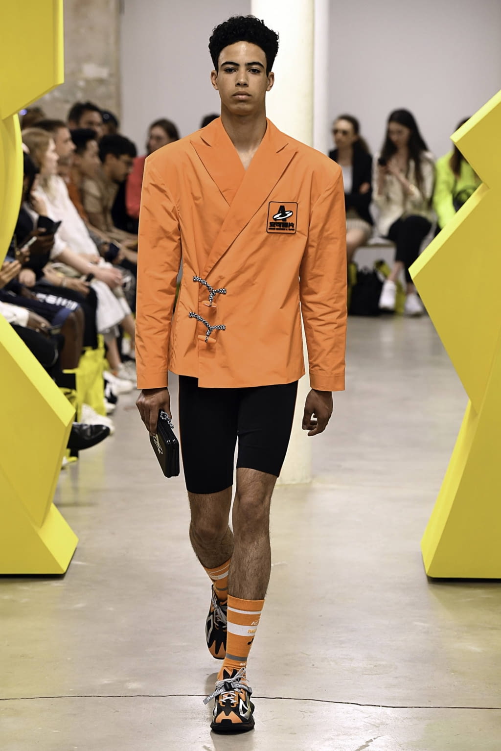 Fashion Week Paris Spring/Summer 2020 look 6 from the Angus Chiang collection 男装