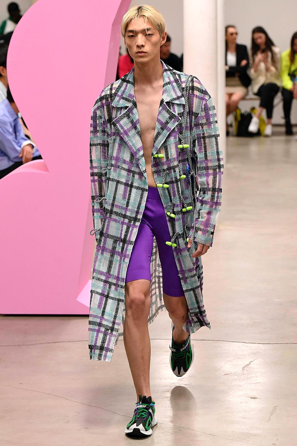 Fashion Week Paris Spring/Summer 2020 look 15 de la collection Angus Chiang menswear