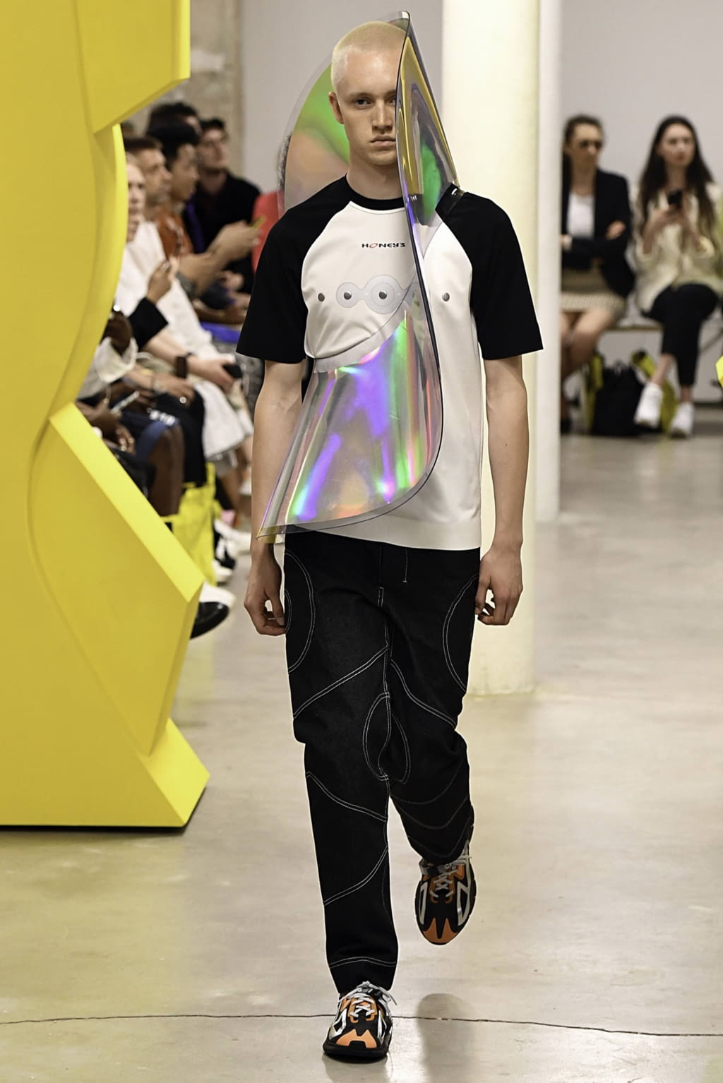 Fashion Week Paris Spring/Summer 2020 look 17 de la collection Angus Chiang menswear