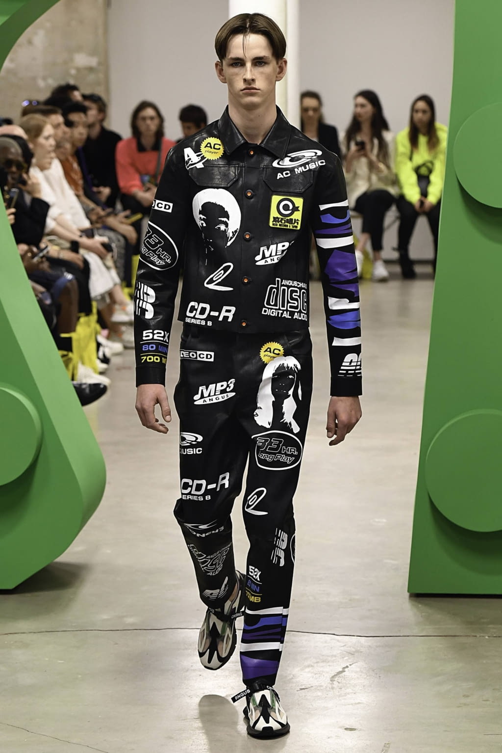 Fashion Week Paris Spring/Summer 2020 look 21 from the Angus Chiang collection menswear