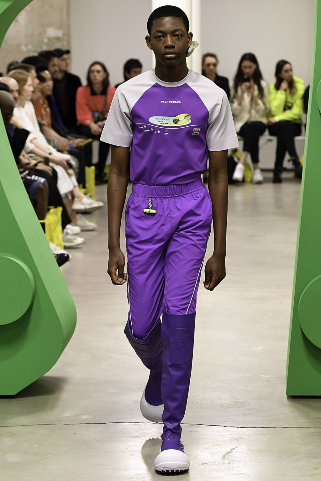 Fashion Week Paris Spring/Summer 2020 look 32 from the Angus Chiang collection 男装