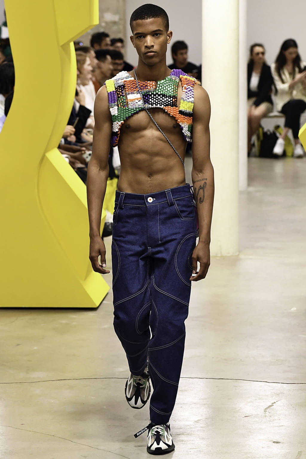 Fashion Week Paris Spring/Summer 2020 look 36 from the Angus Chiang collection 男装