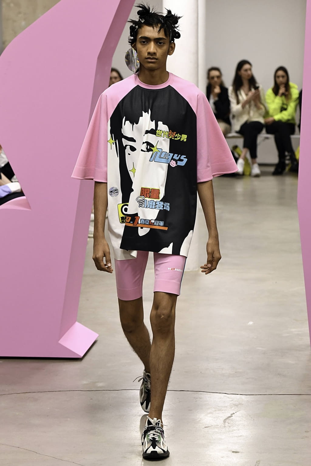 Fashion Week Paris Spring/Summer 2020 look 38 from the Angus Chiang collection menswear