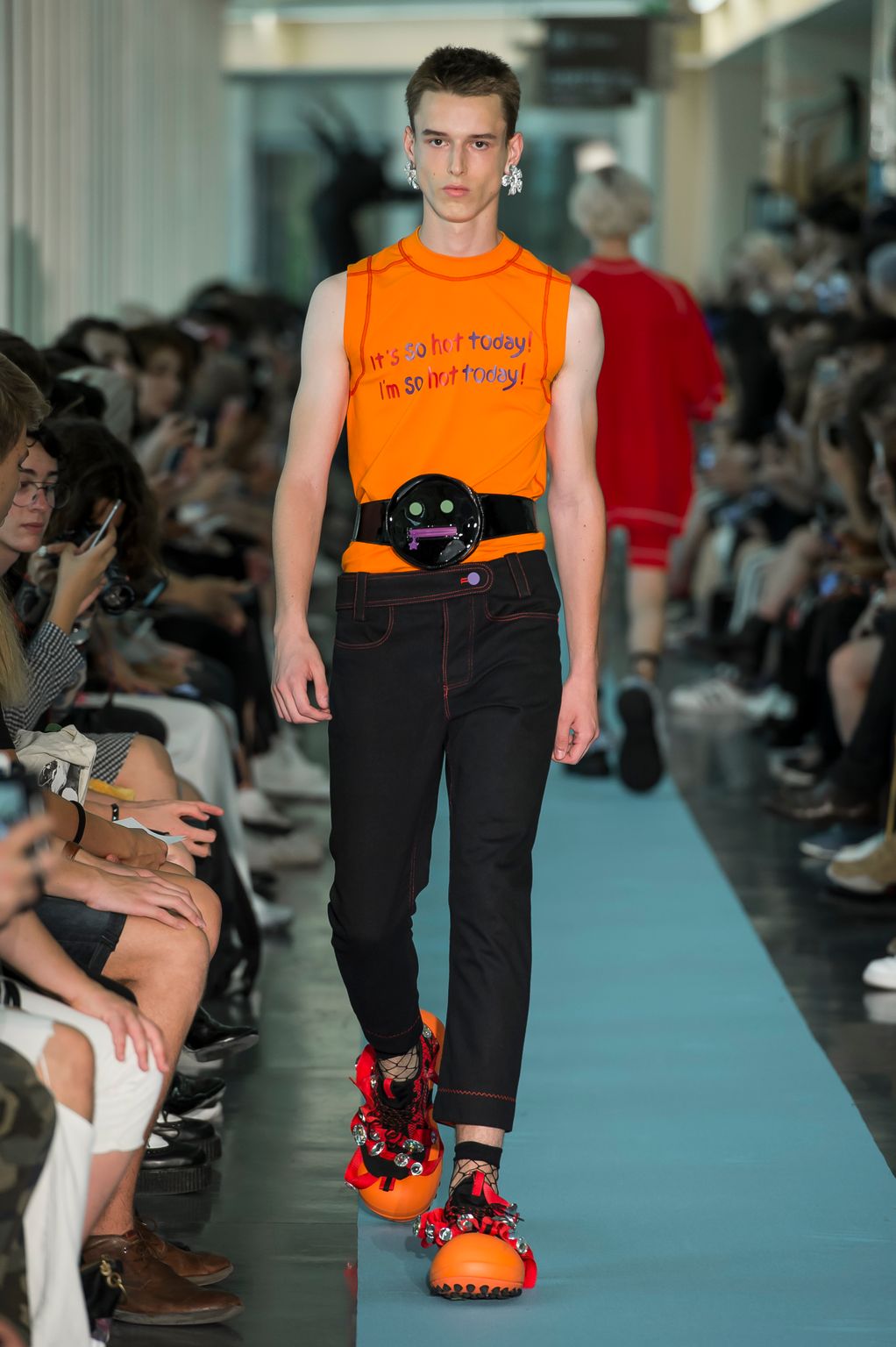 Fashion Week Paris Spring/Summer 2018 look 5 from the Angus Chiang collection 男装