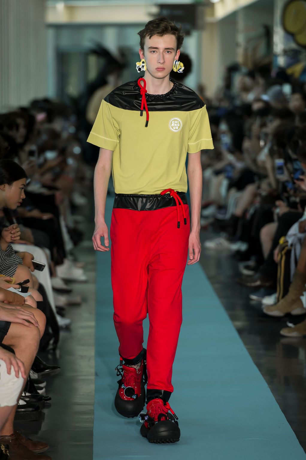 Fashion Week Paris Spring/Summer 2018 look 8 from the Angus Chiang collection 男装