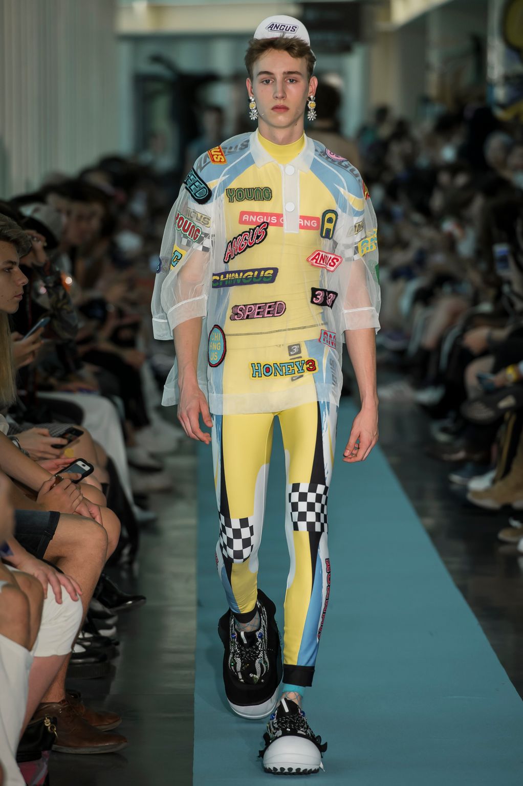 Fashion Week Paris Spring/Summer 2018 look 18 from the Angus Chiang collection 男装