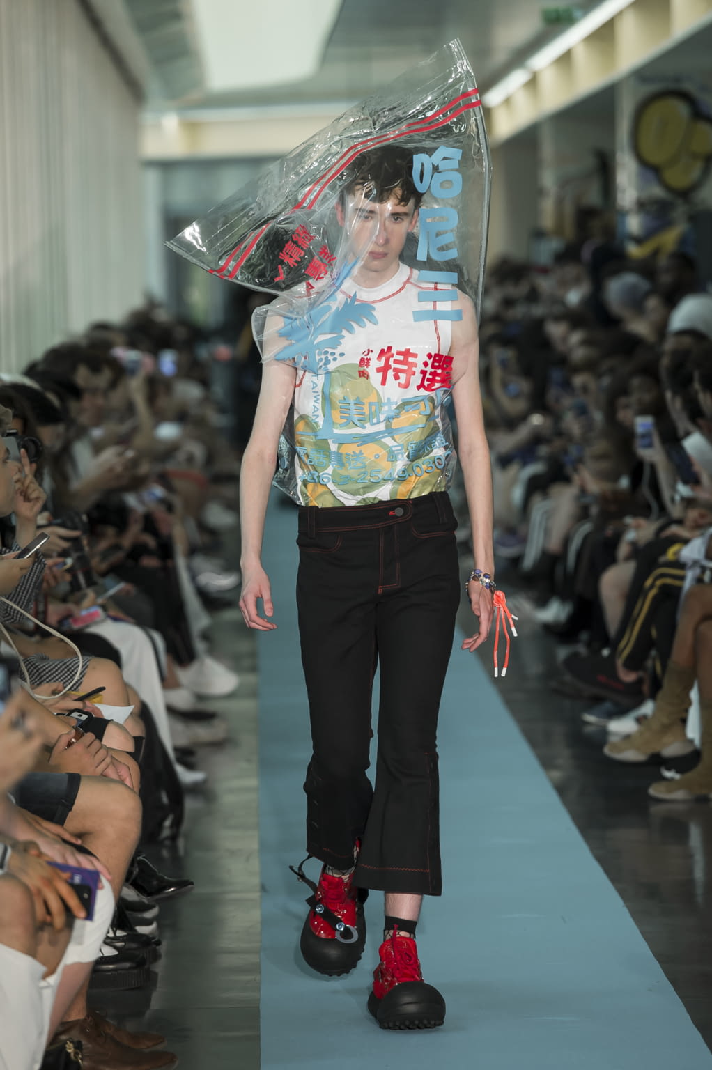 Fashion Week Paris Spring/Summer 2018 look 24 de la collection Angus Chiang menswear