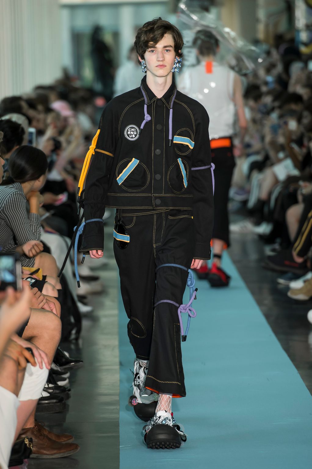 Fashion Week Paris Spring/Summer 2018 look 25 from the Angus Chiang collection 男装
