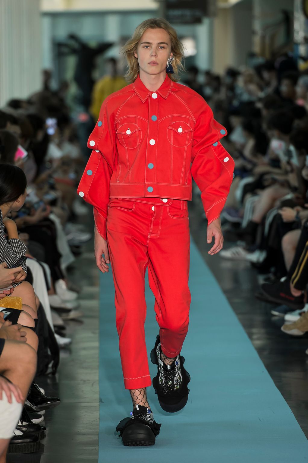 Fashion Week Paris Spring/Summer 2018 look 29 de la collection Angus Chiang menswear