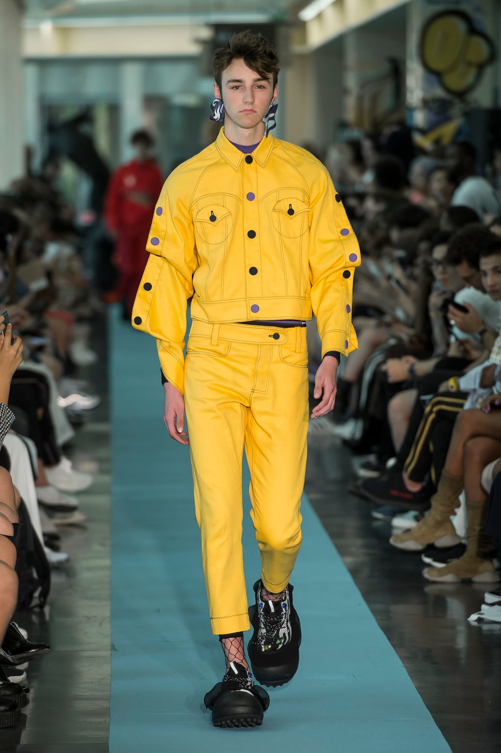 Fashion Week Paris Spring/Summer 2018 look 30 from the Angus Chiang collection 男装