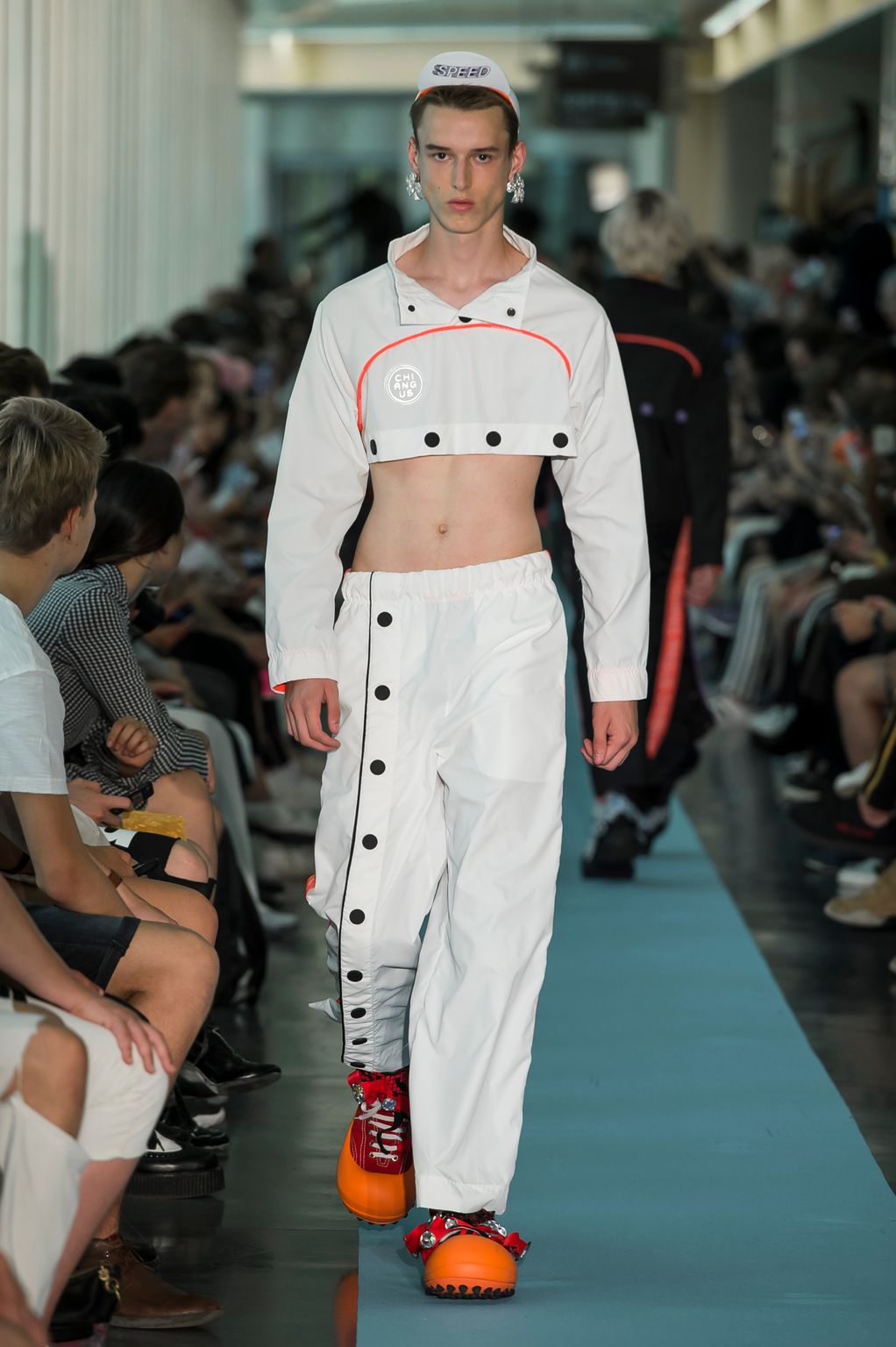 Fashion Week Paris Spring/Summer 2018 look 34 from the Angus Chiang collection menswear