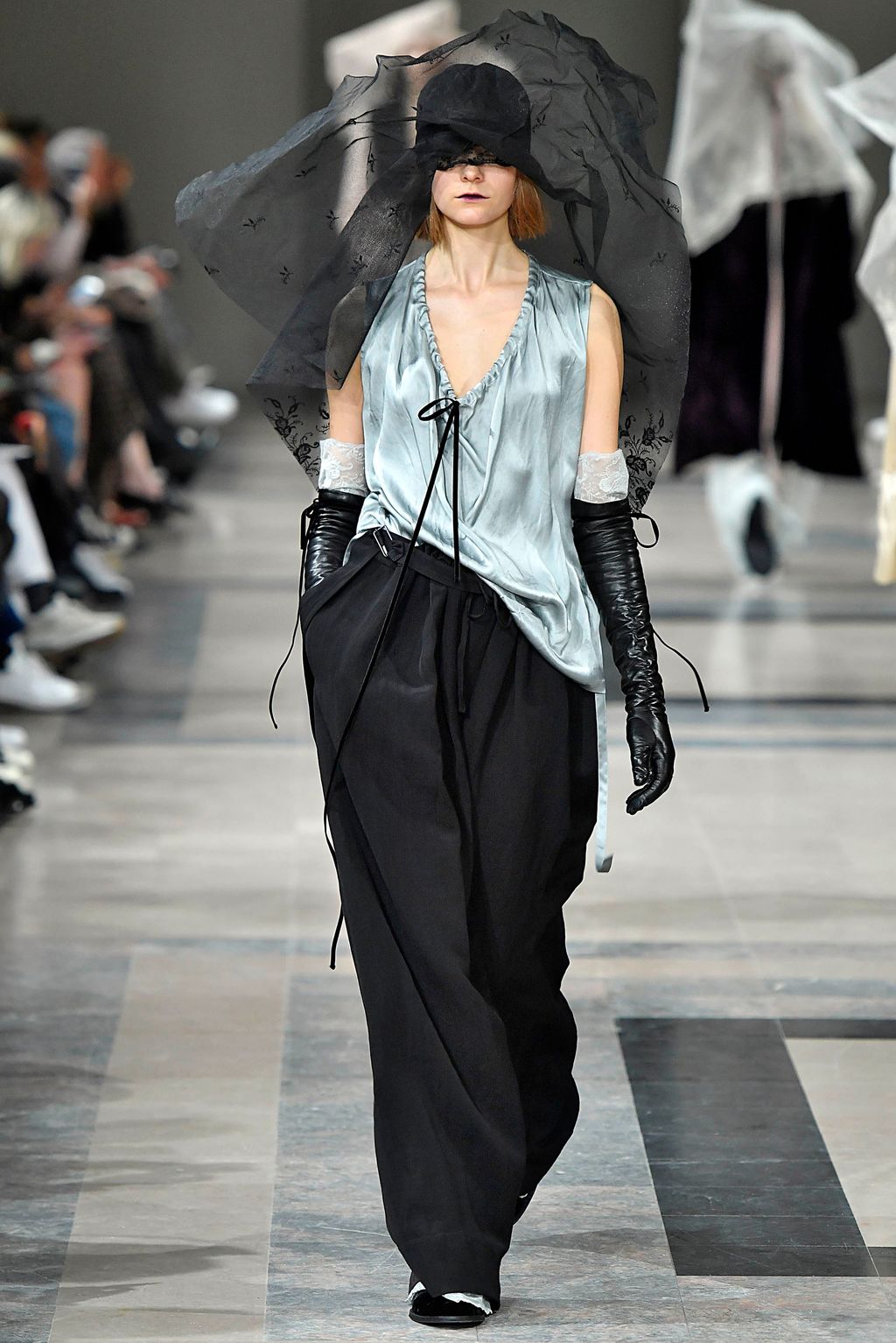 Fashion Week Paris Fall/Winter 2017 look 22 from the Ann Demeulemeester collection womenswear