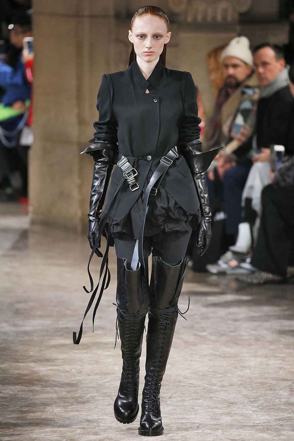 Fashion Week Paris Fall/Winter 2018 look 2 from the Ann Demeulemeester collection 女装