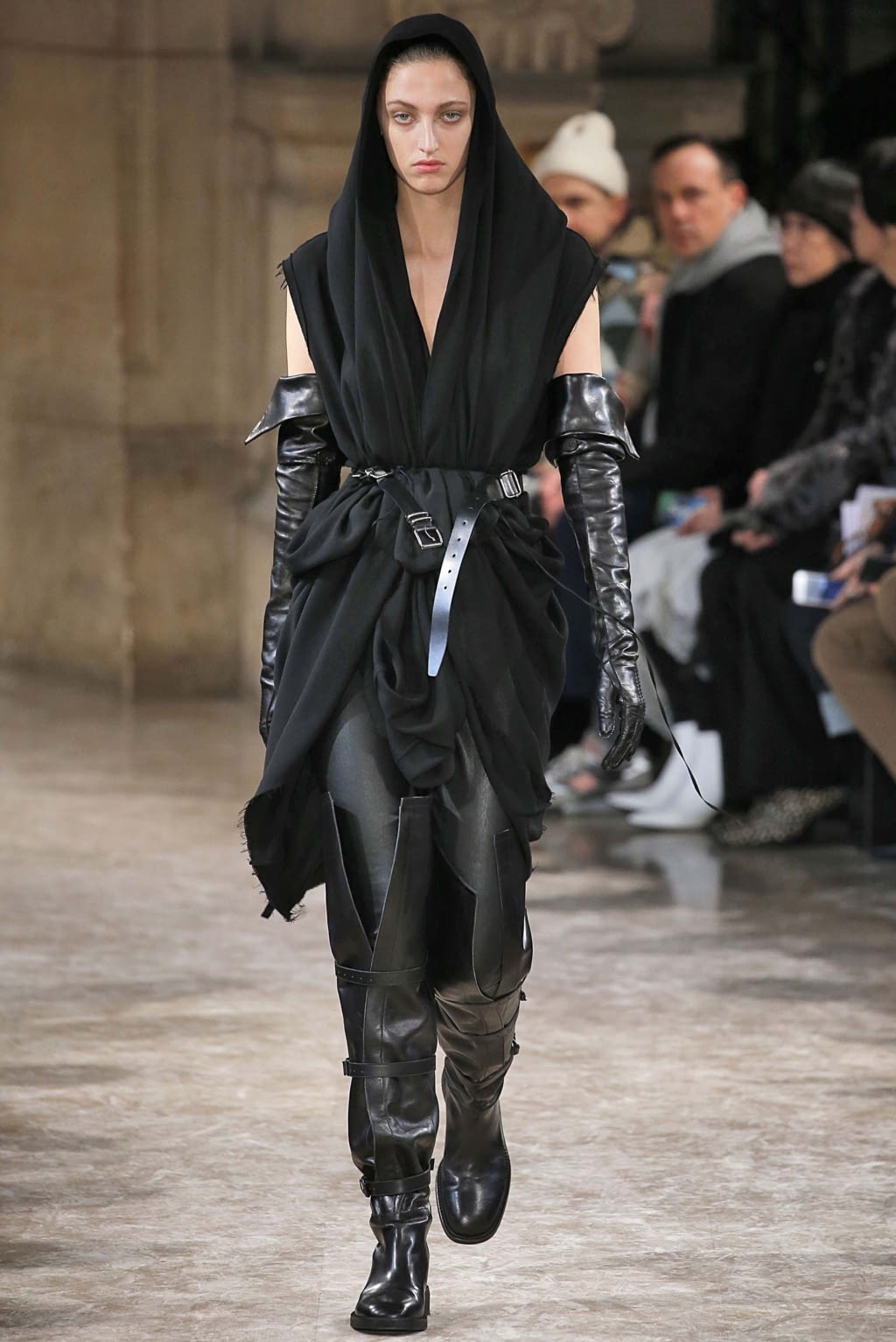 Fashion Week Paris Fall/Winter 2018 look 6 from the Ann Demeulemeester collection 女装