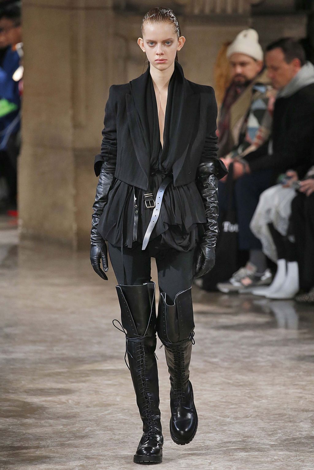 Fashion Week Paris Fall/Winter 2018 look 7 from the Ann Demeulemeester collection 女装