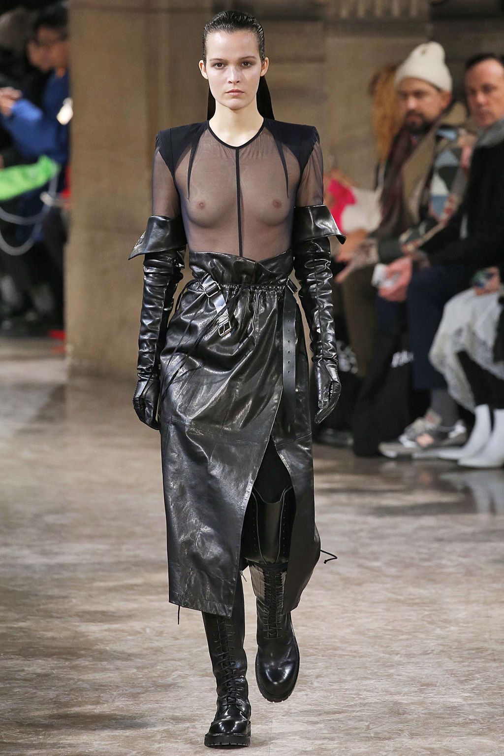 Fashion Week Paris Fall/Winter 2018 look 13 from the Ann Demeulemeester collection 女装