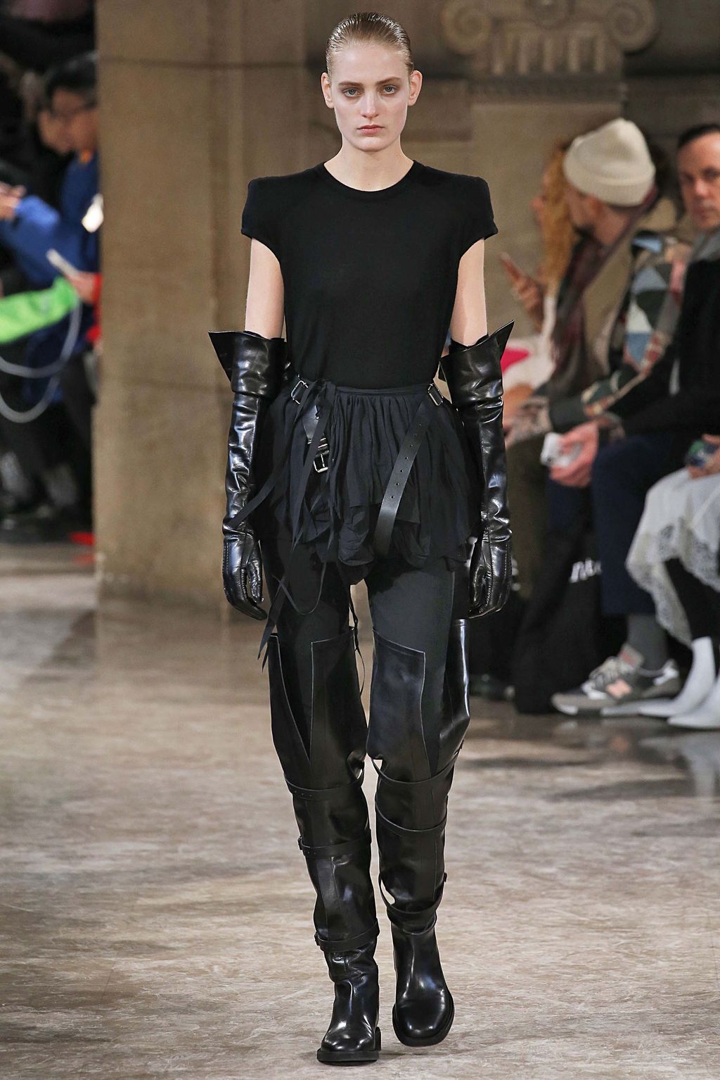 Fashion Week Paris Fall/Winter 2018 look 14 from the Ann Demeulemeester collection 女装