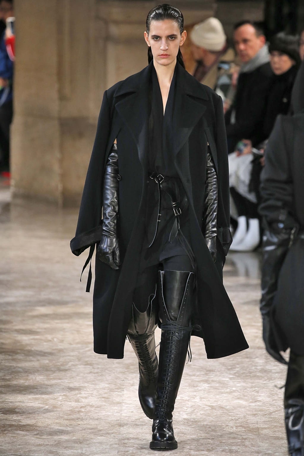 Fashion Week Paris Fall/Winter 2018 look 17 from the Ann Demeulemeester collection womenswear
