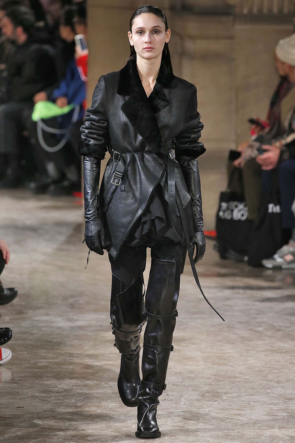 Fashion Week Paris Fall/Winter 2018 look 35 from the Ann Demeulemeester collection 女装