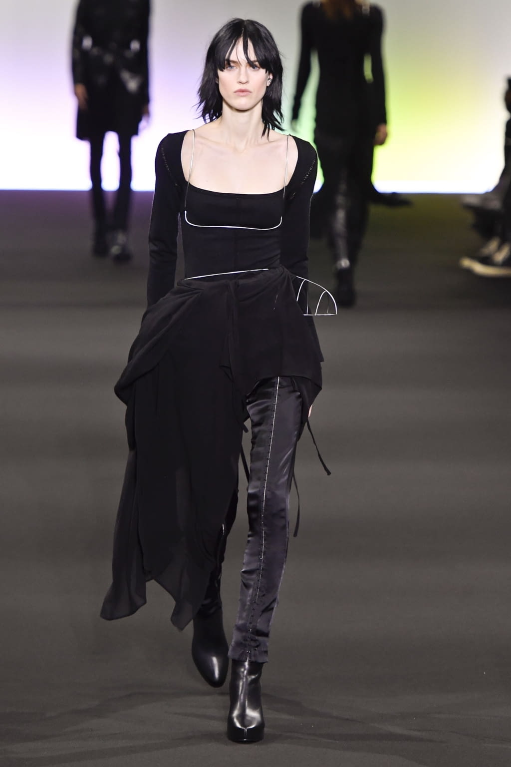 Fashion Week Paris Fall/Winter 2020 look 6 from the Ann Demeulemeester collection 女装