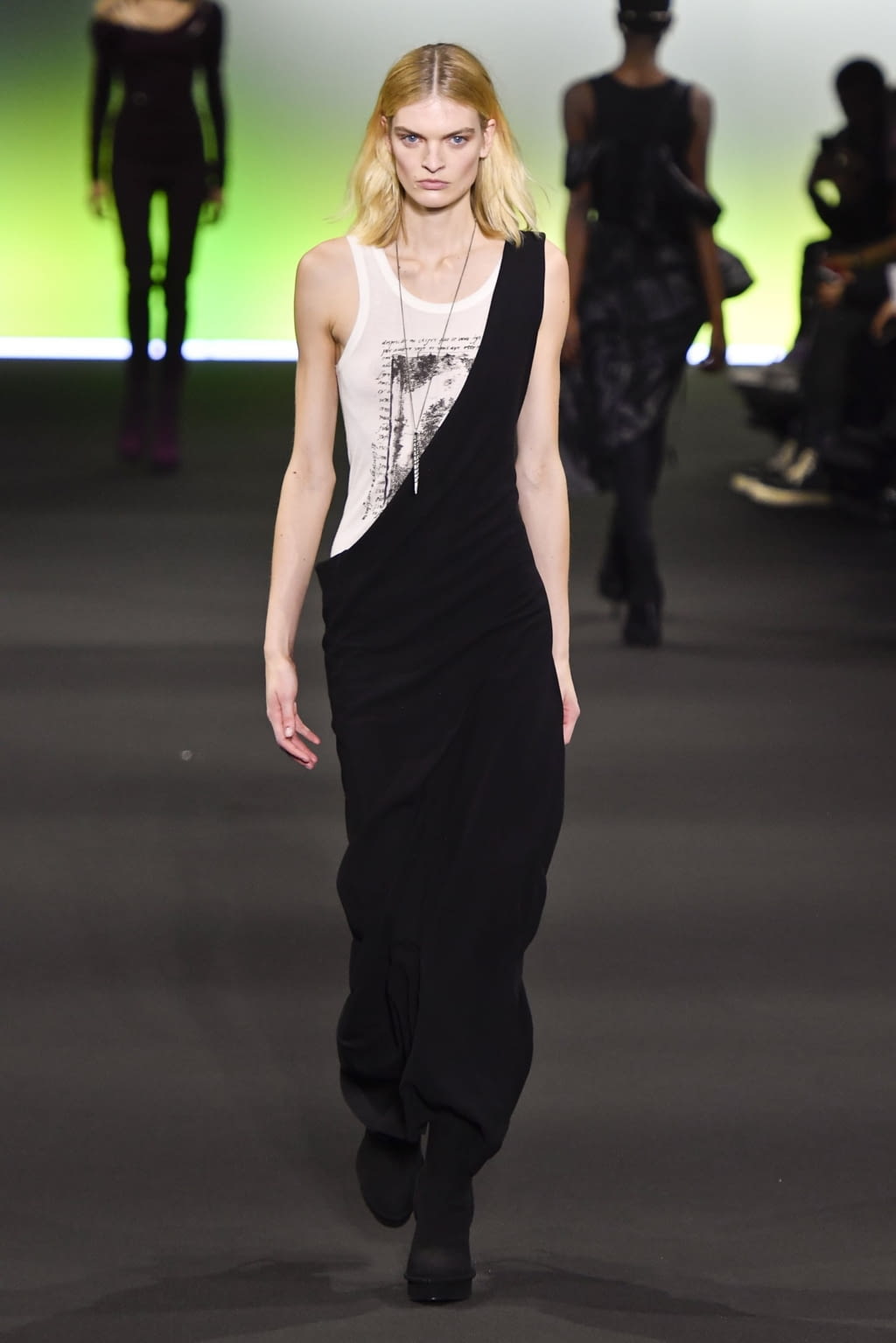Fashion Week Paris Fall/Winter 2020 look 10 de la collection Ann Demeulemeester womenswear