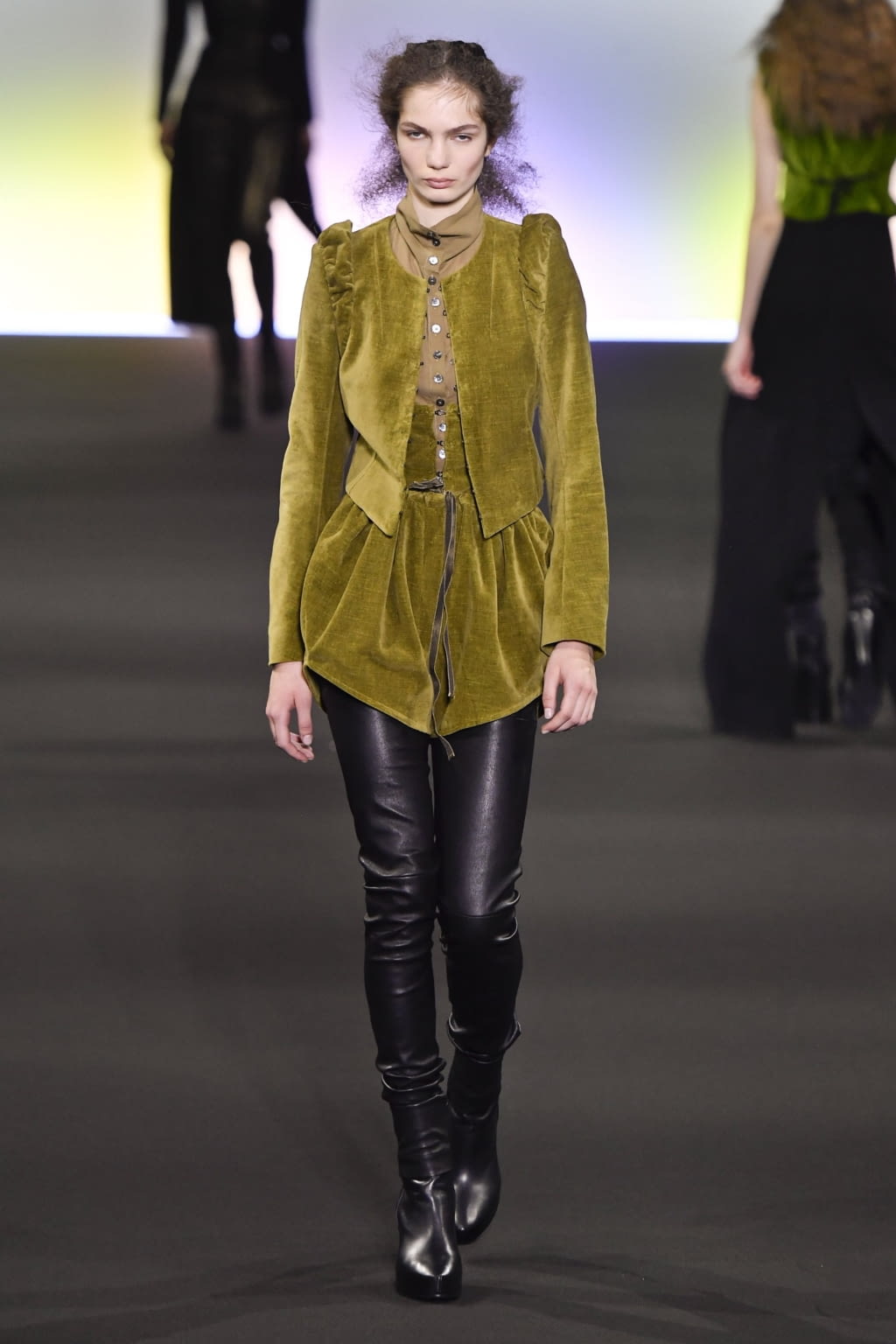 Fashion Week Paris Fall/Winter 2020 look 17 de la collection Ann Demeulemeester womenswear