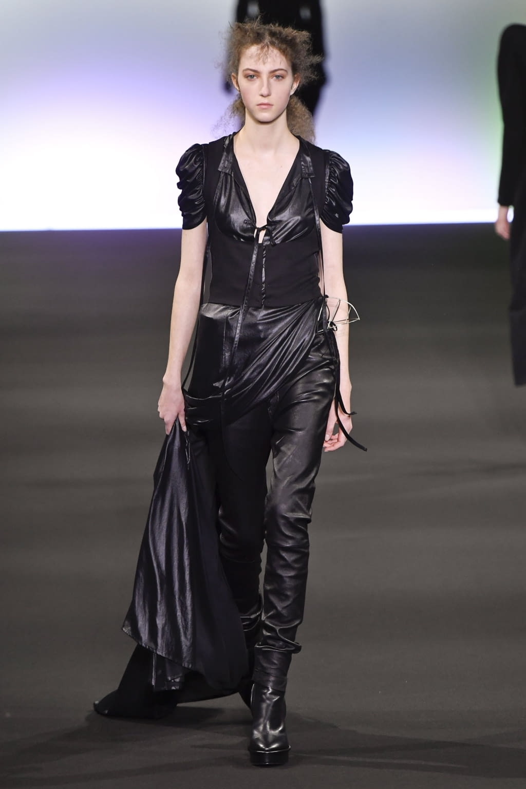 Fashion Week Paris Fall/Winter 2020 look 20 from the Ann Demeulemeester collection 女装