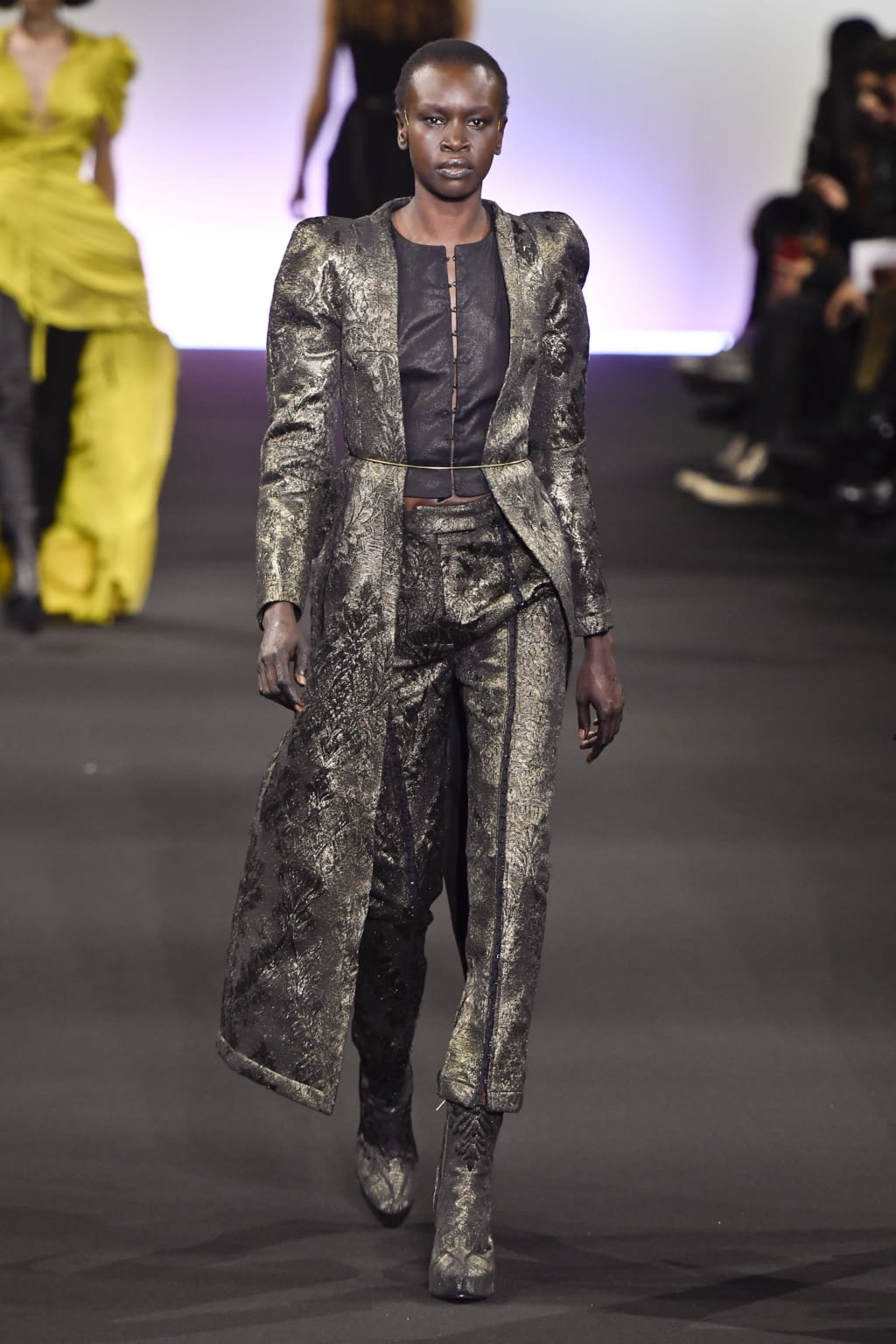 Fashion Week Paris Fall/Winter 2020 look 21 from the Ann Demeulemeester collection 女装
