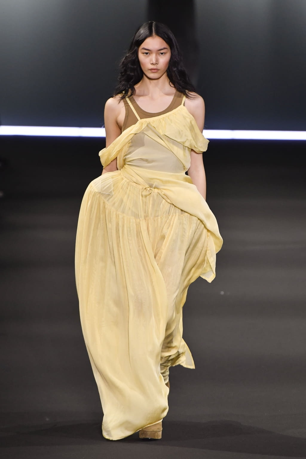 Fashion Week Paris Fall/Winter 2020 look 26 de la collection Ann Demeulemeester womenswear