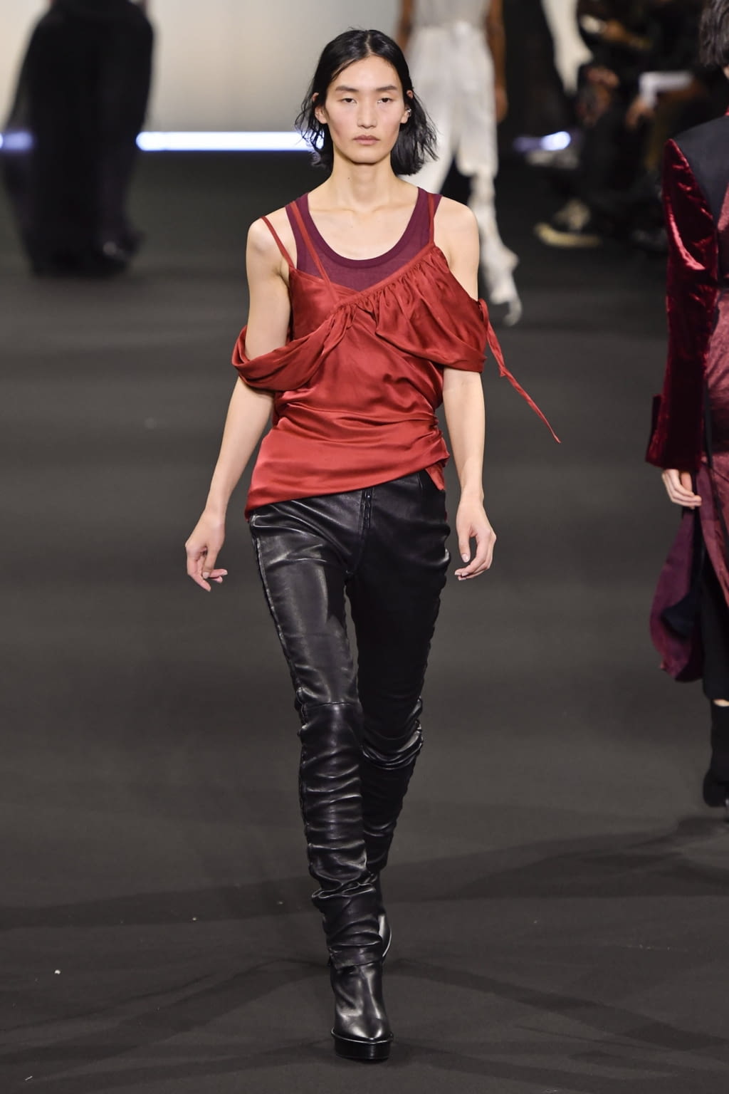 Fashion Week Paris Fall/Winter 2020 look 31 de la collection Ann Demeulemeester womenswear