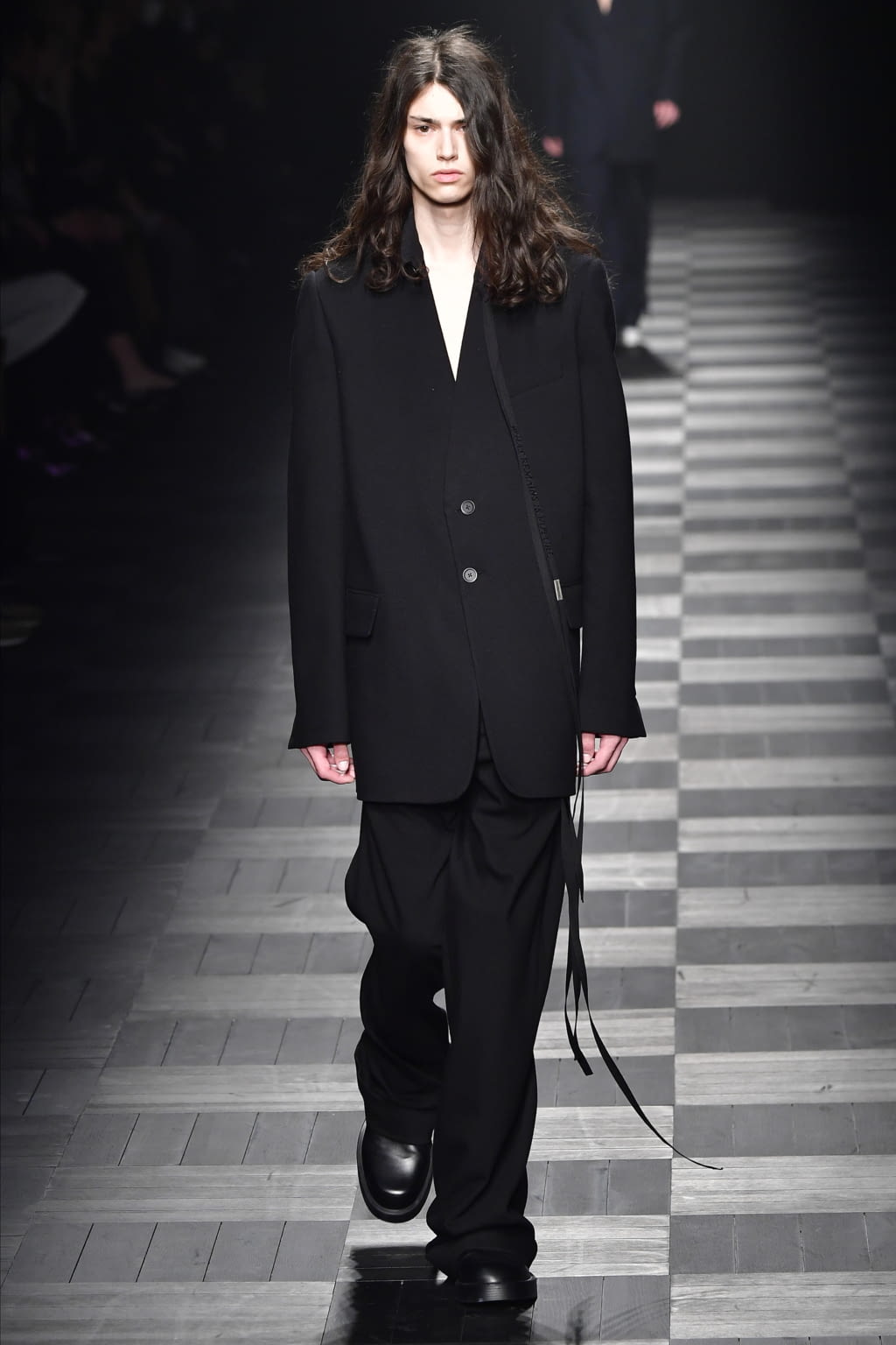 Fashion Week Paris Fall/Winter 2022 look 5 from the Ann Demeulemeester collection womenswear