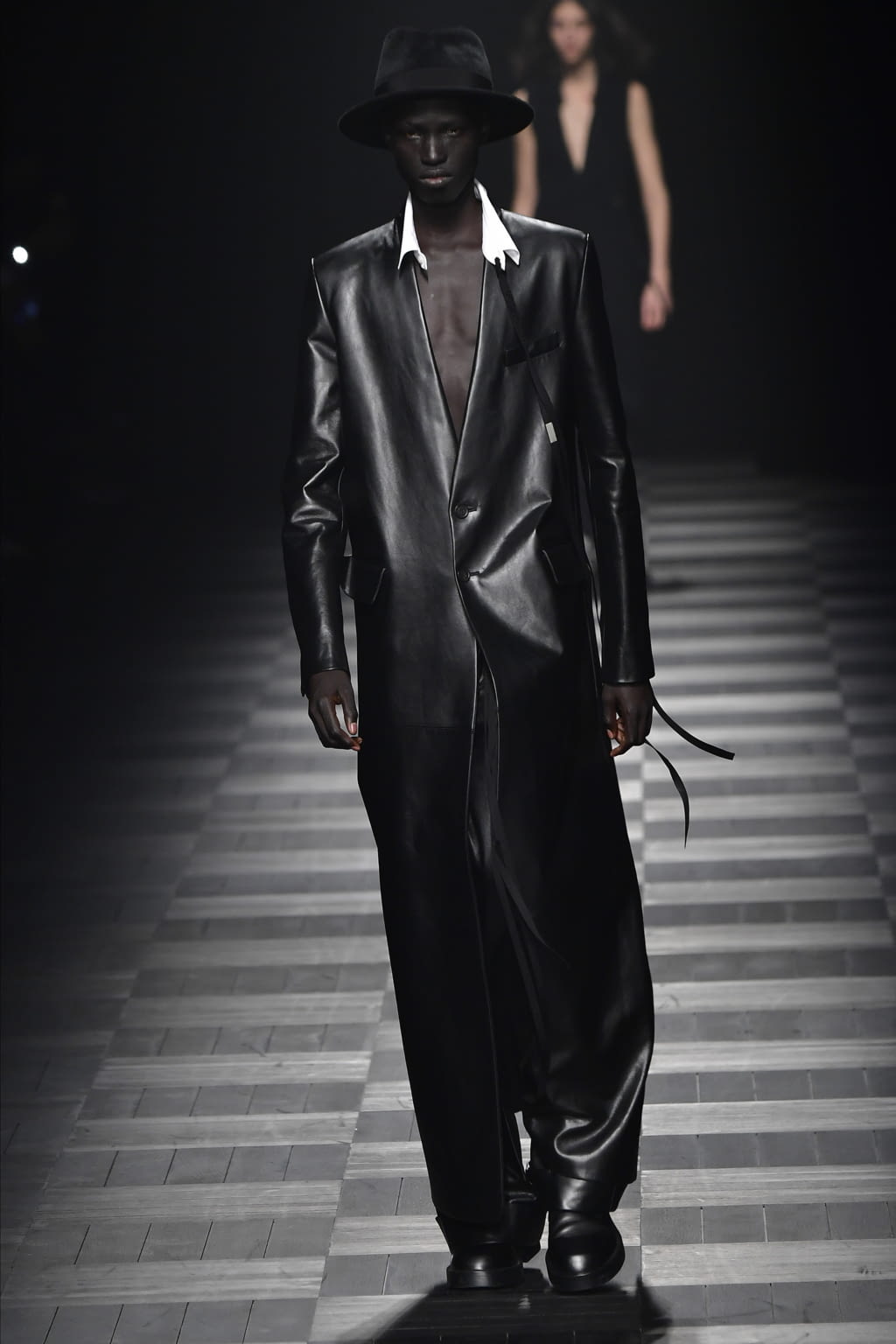 Fashion Week Paris Fall/Winter 2022 look 12 from the Ann Demeulemeester collection womenswear
