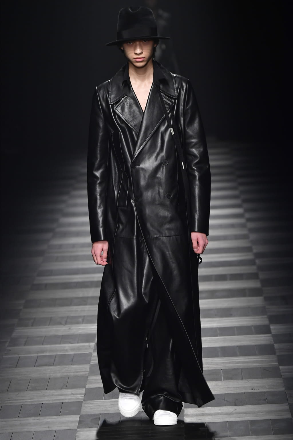 Fashion Week Paris Fall/Winter 2022 look 15 from the Ann Demeulemeester collection 女装
