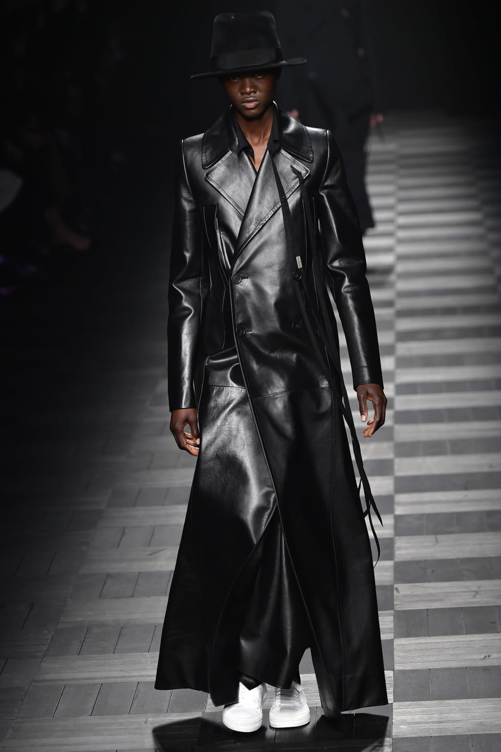 Fashion Week Paris Fall/Winter 2022 look 16 from the Ann Demeulemeester collection womenswear
