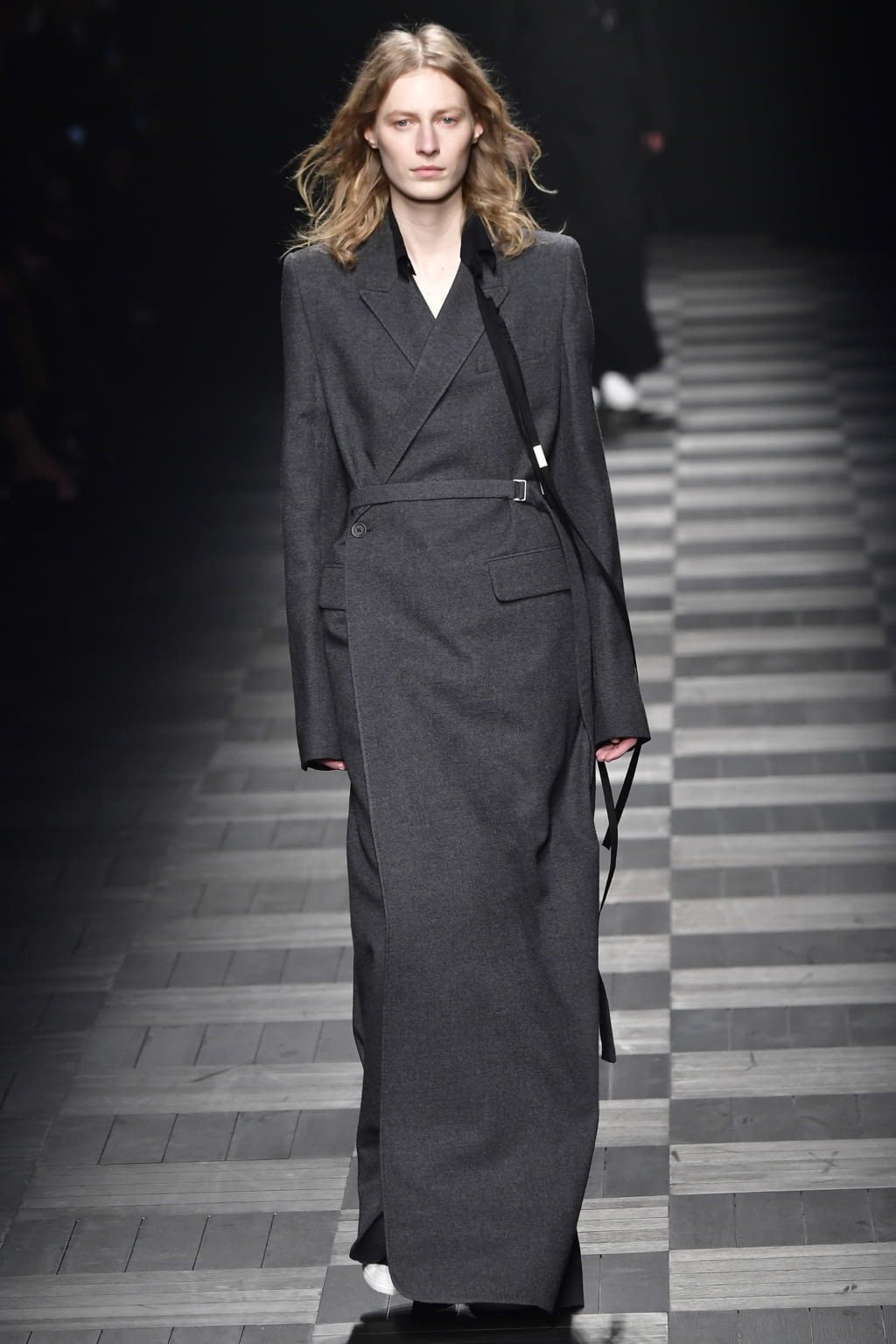 Fashion Week Paris Fall/Winter 2022 look 19 from the Ann Demeulemeester collection womenswear