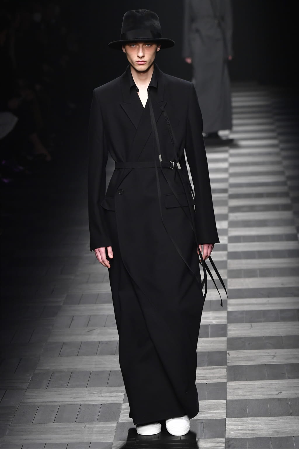 Fashion Week Paris Fall/Winter 2022 look 20 from the Ann Demeulemeester collection 女装