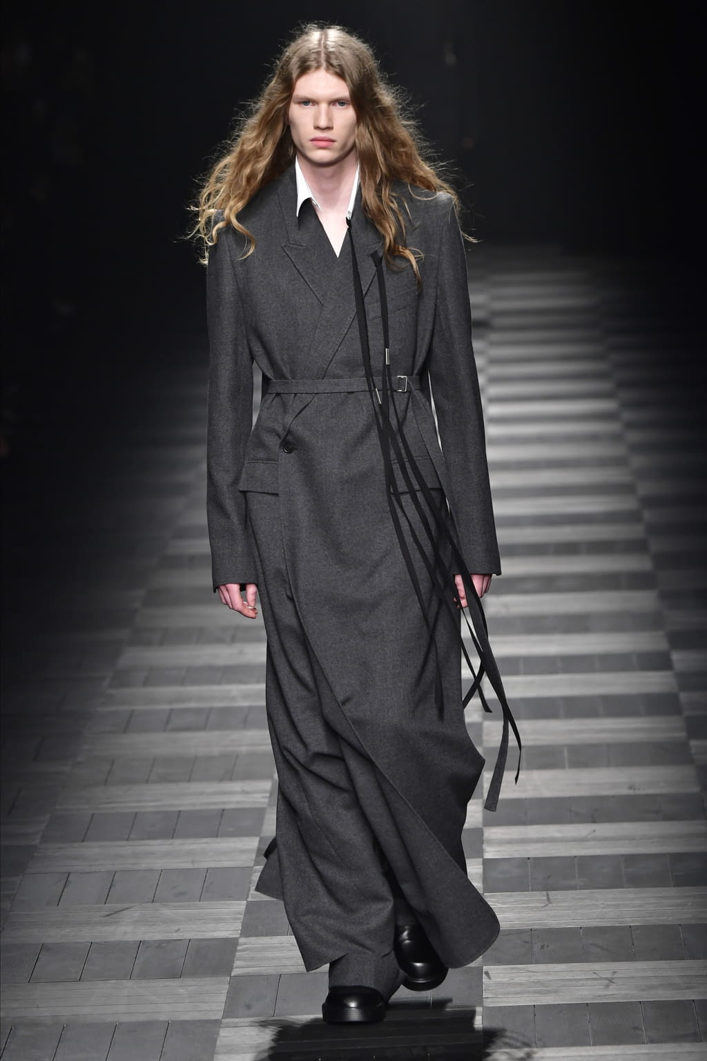 Fashion Week Paris Fall/Winter 2022 look 21 from the Ann Demeulemeester collection 女装