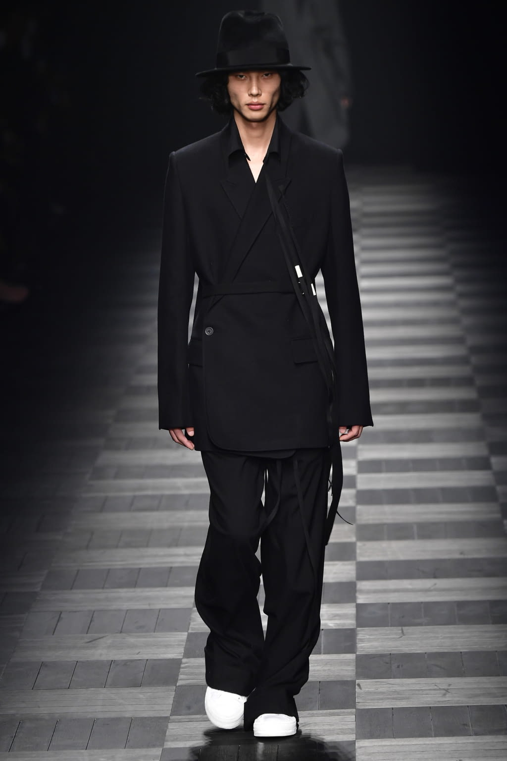 Fashion Week Paris Fall/Winter 2022 look 22 from the Ann Demeulemeester collection womenswear