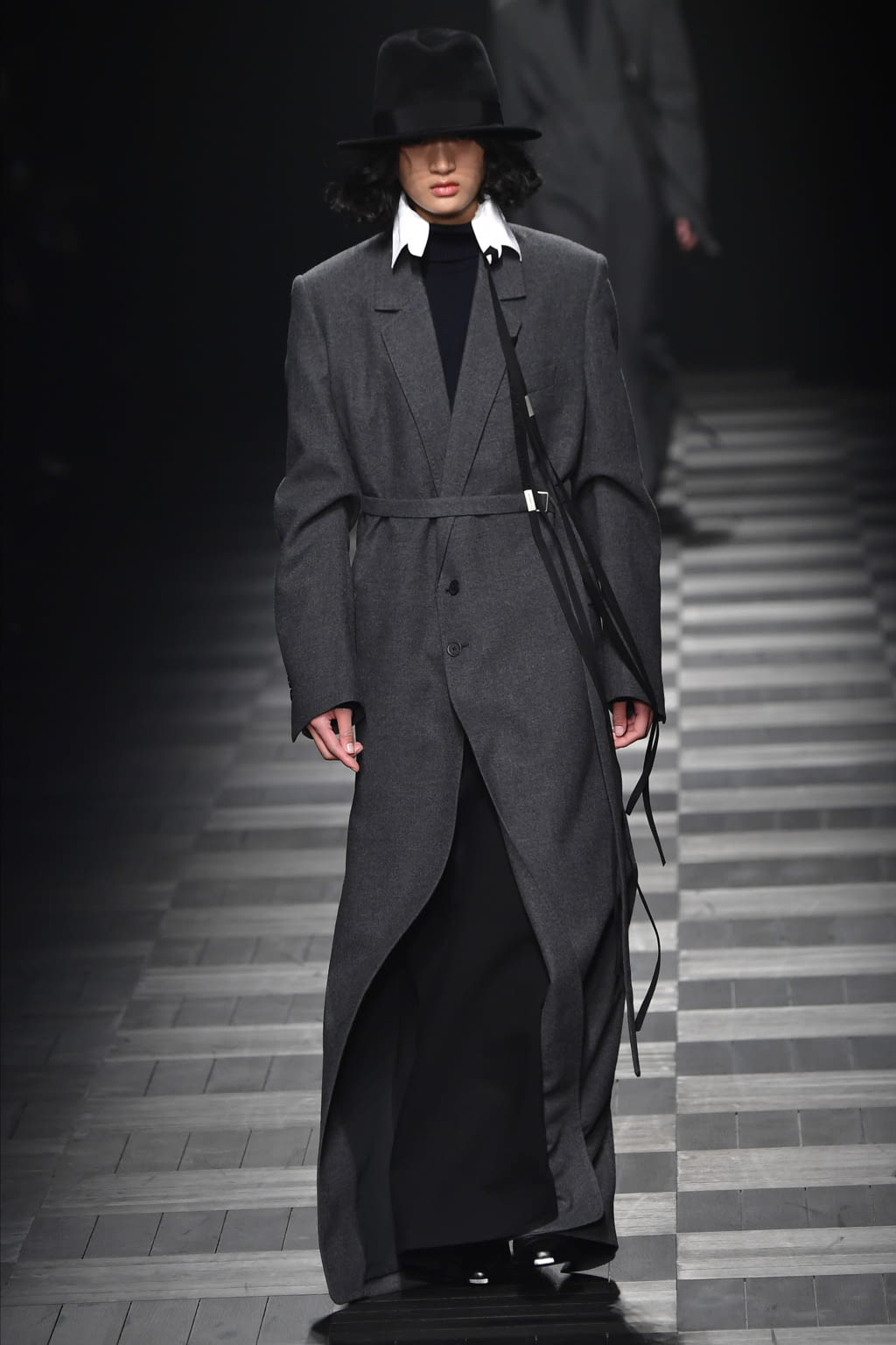 Fashion Week Paris Fall/Winter 2022 look 23 from the Ann Demeulemeester collection 女装
