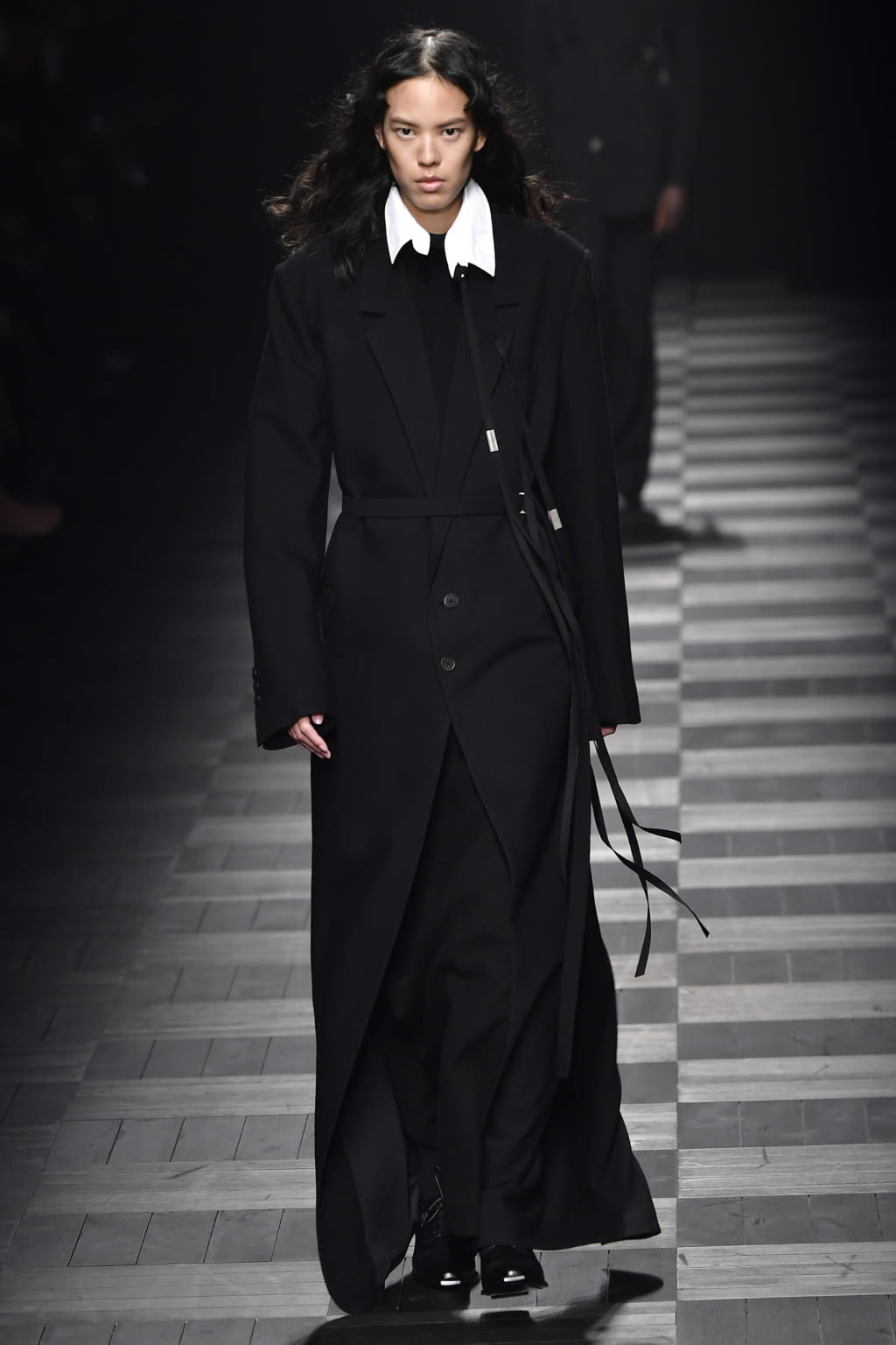 Fashion Week Paris Fall/Winter 2022 look 26 from the Ann Demeulemeester collection womenswear
