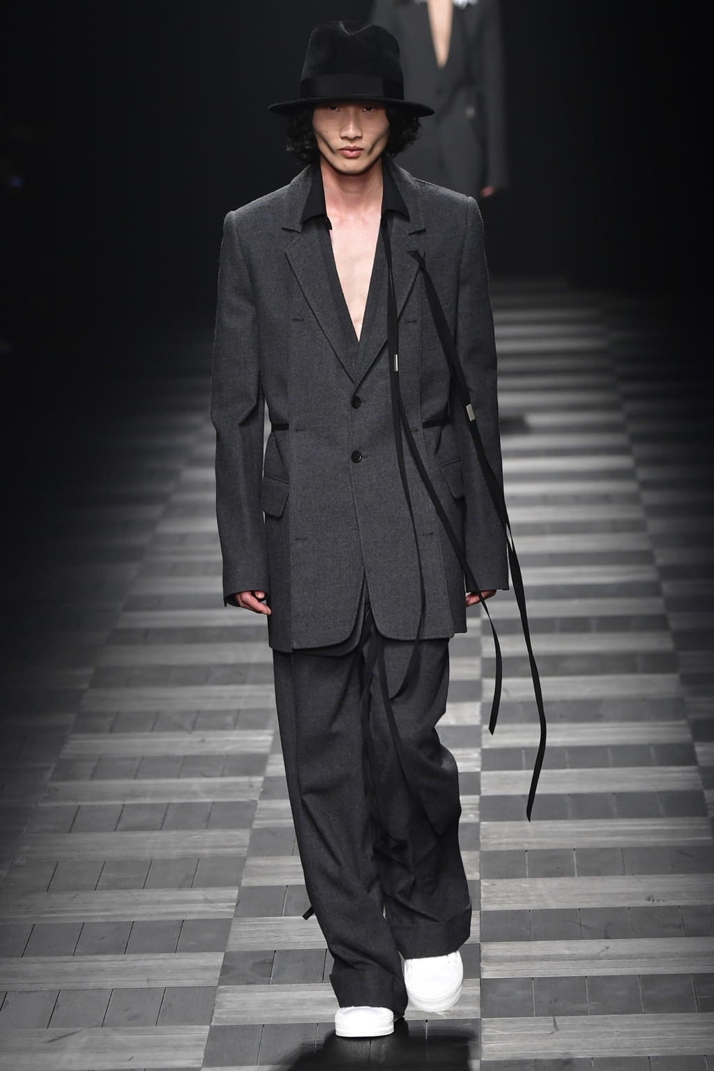 Fashion Week Paris Fall/Winter 2022 look 29 from the Ann Demeulemeester collection 女装