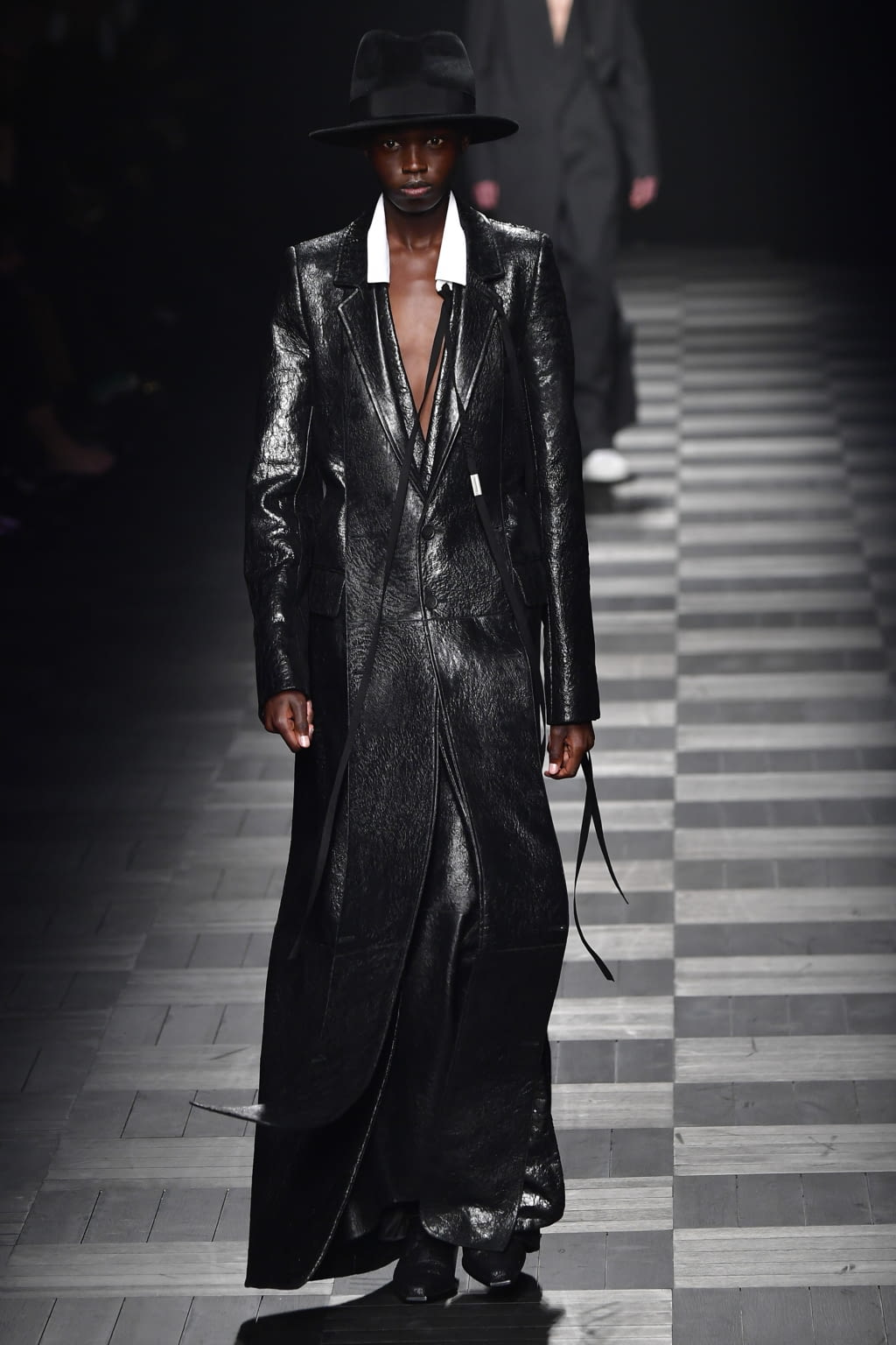 Fashion Week Paris Fall/Winter 2022 look 33 from the Ann Demeulemeester collection 女装