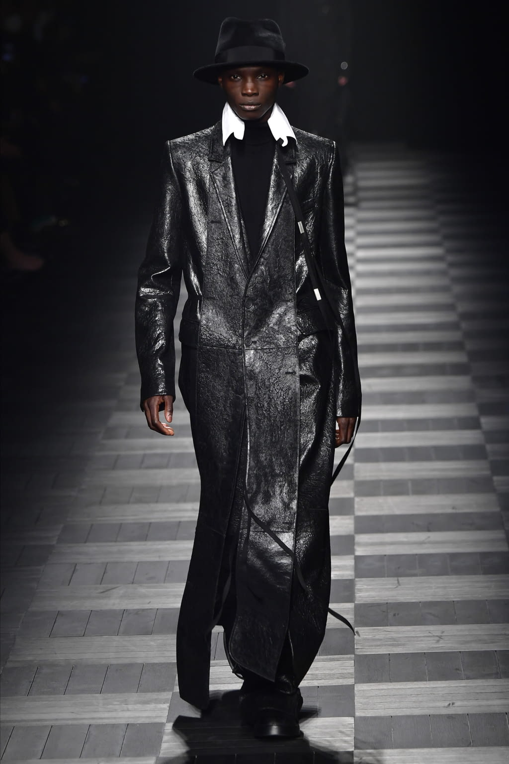 Fashion Week Paris Fall/Winter 2022 look 35 from the Ann Demeulemeester collection 女装