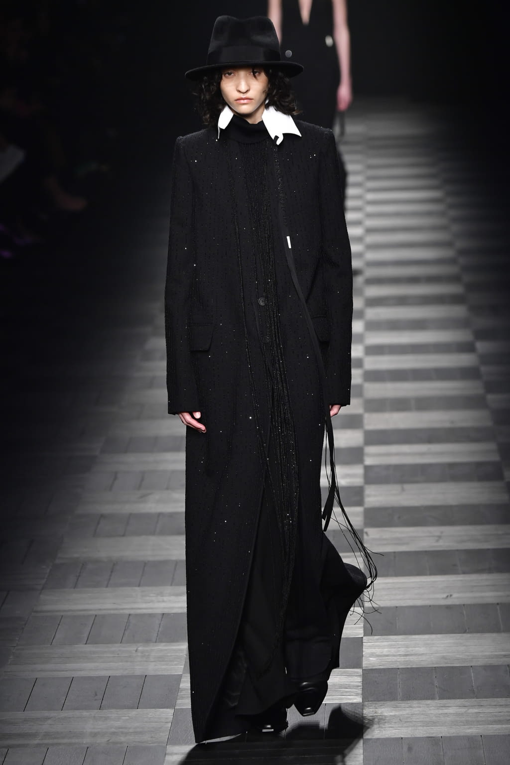 Fashion Week Paris Fall/Winter 2022 look 36 from the Ann Demeulemeester collection womenswear