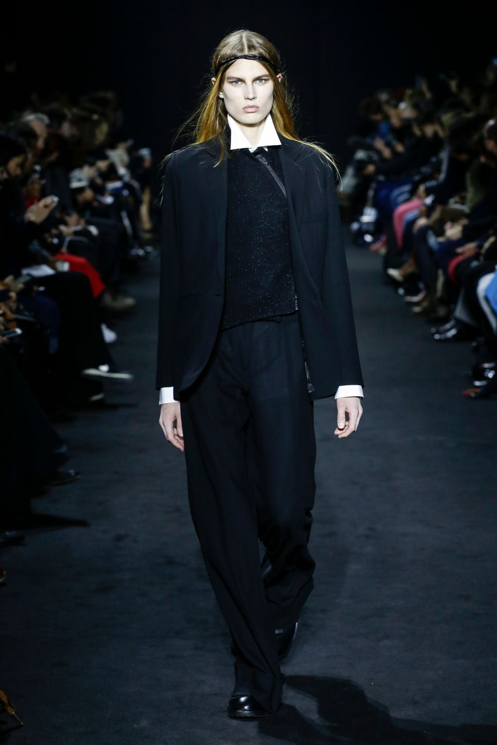 Fashion Week Paris Fall/Winter 2016 look 1 from the Ann Demeulemeester collection womenswear