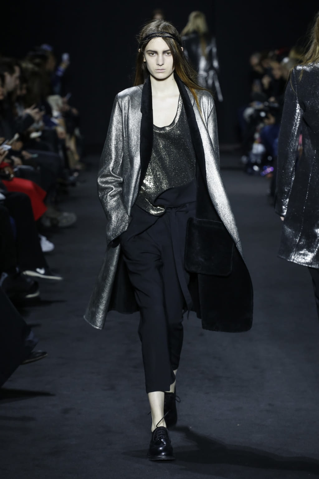 Fashion Week Paris Fall/Winter 2016 look 19 de la collection Ann Demeulemeester womenswear