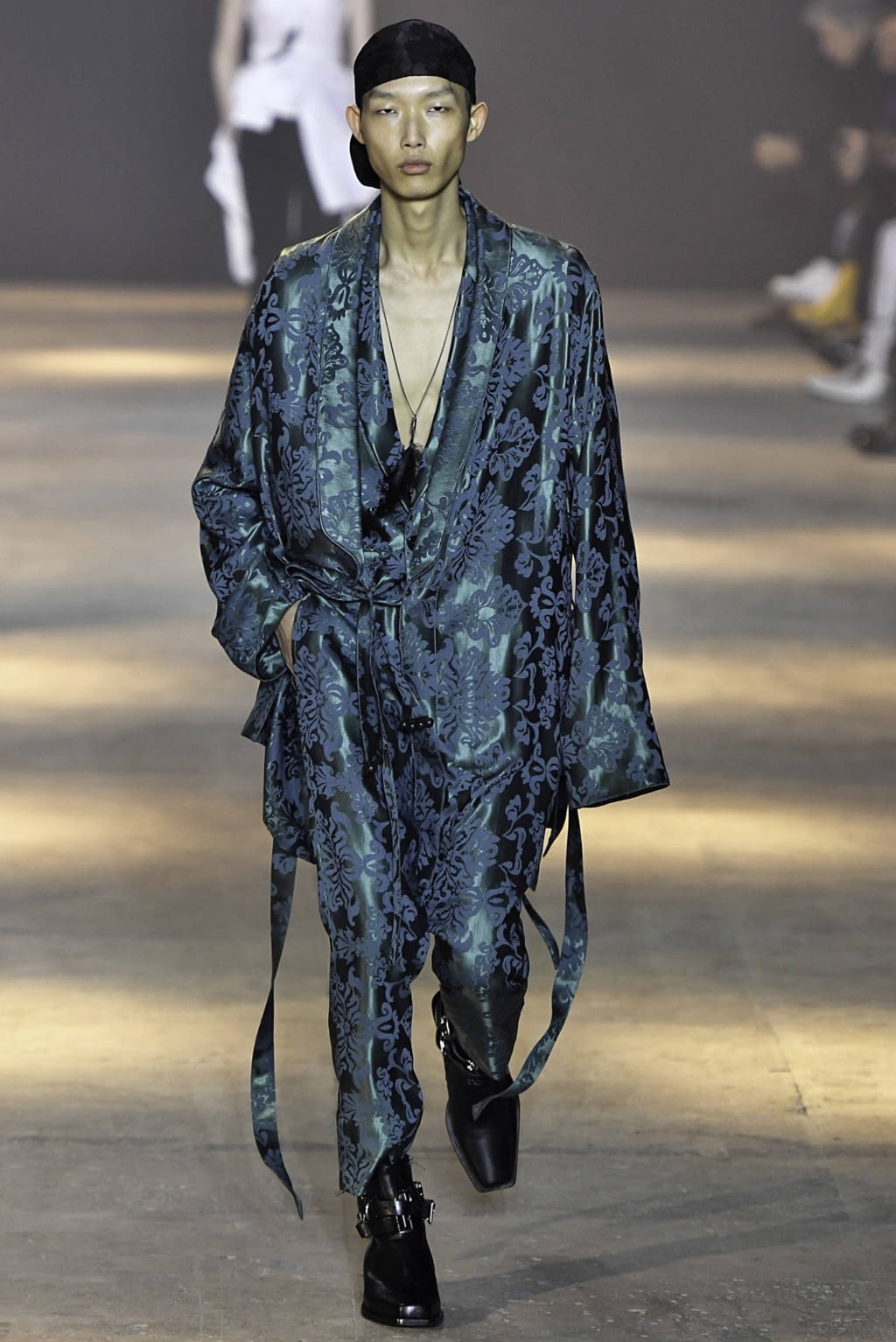 Fashion Week Paris Fall/Winter 2019 look 32 de la collection Ann Demeulemeester menswear