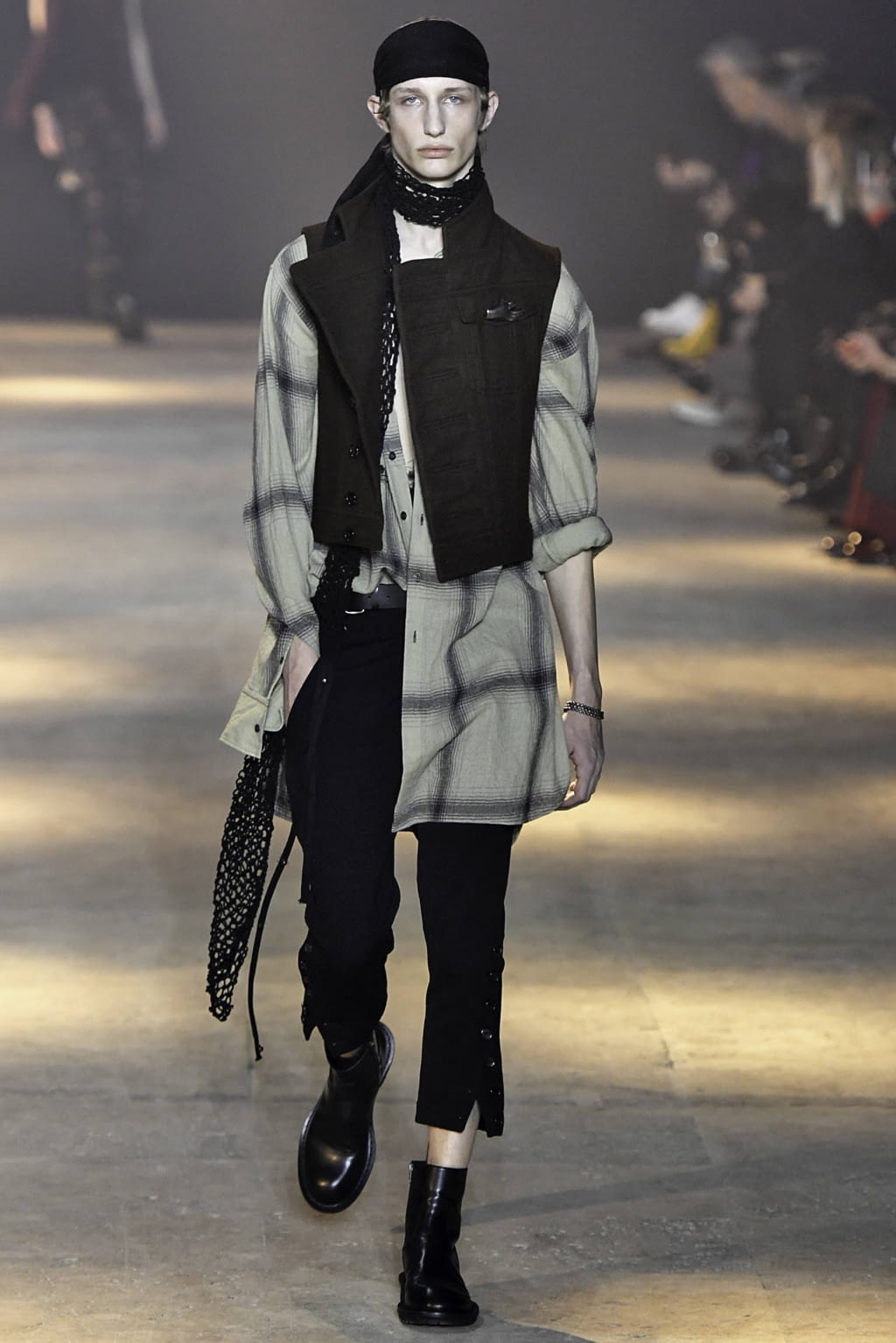 Fashion Week Paris Fall/Winter 2019 look 39 from the Ann Demeulemeester collection menswear