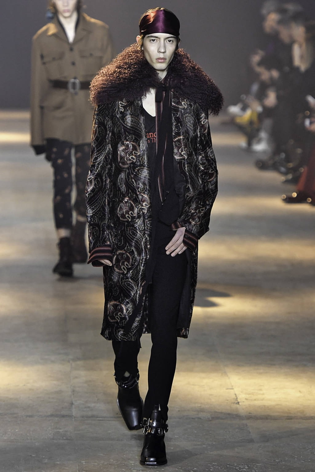 Fashion Week Paris Fall/Winter 2019 look 40 from the Ann Demeulemeester collection menswear
